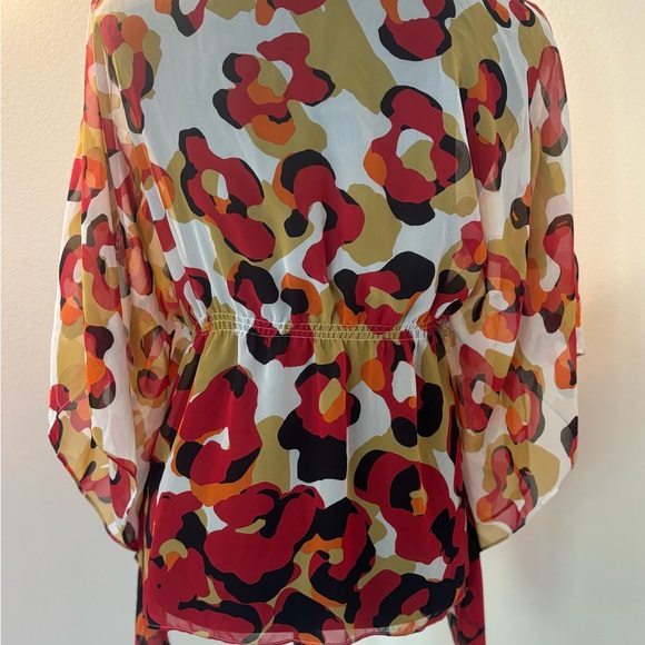 Sheer kimono style top. Tie closure with small chain detail. - Picture 4 of 7